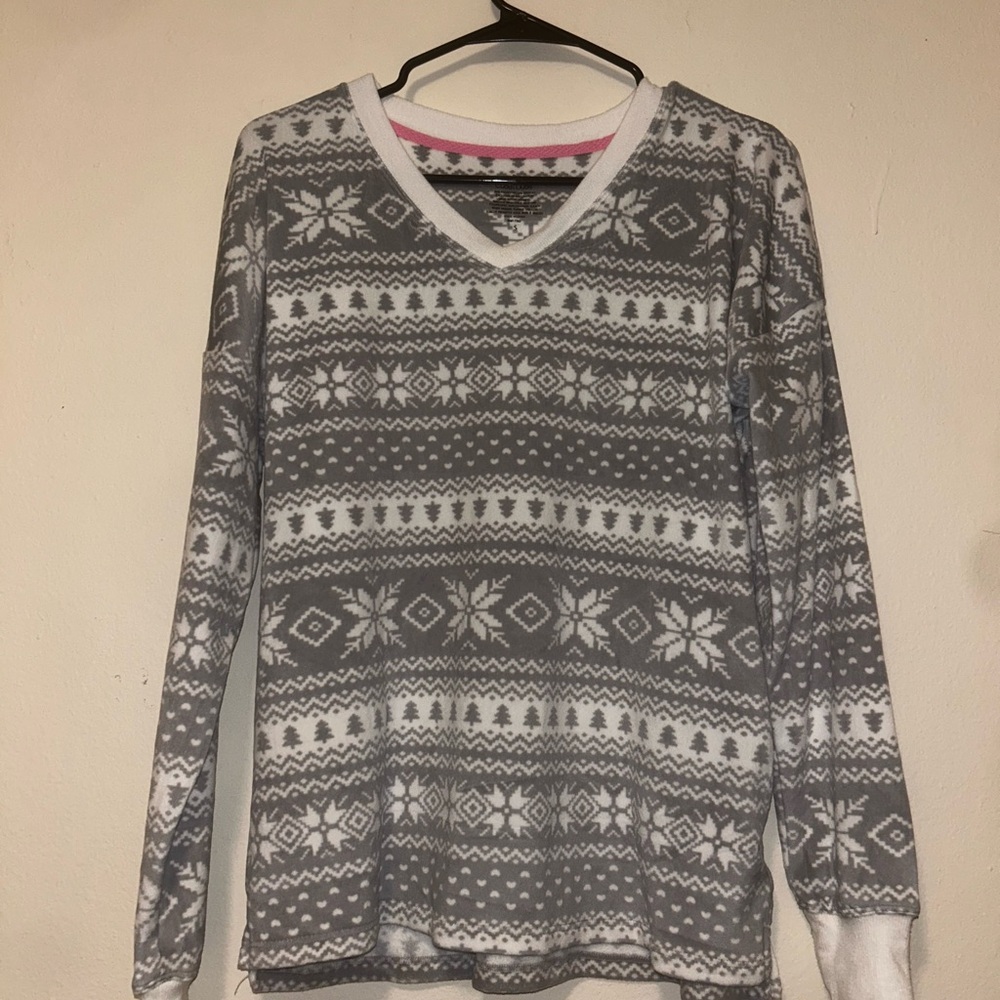 Cuddl Duds Gray Snowflake PJ Top